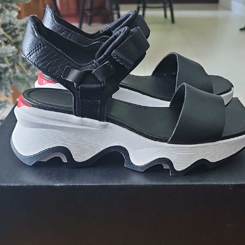 Sorel Kinetic Impact Y-Strap High Sandals Black Size 8